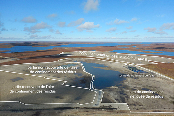 Les différentes sections du site d'assainissement de la mine Tundra pendant l'aménagement actif de l'aire de confinement des résidus en 2016.